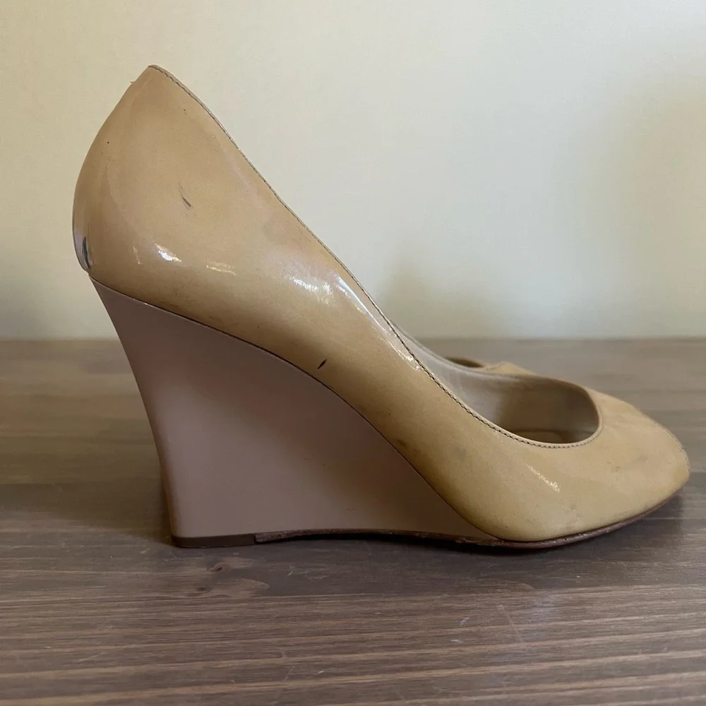 Jimmy Choo‎ Womens 36.5 Nude Tan Patent Leather Peep Toe Wedge Shoes